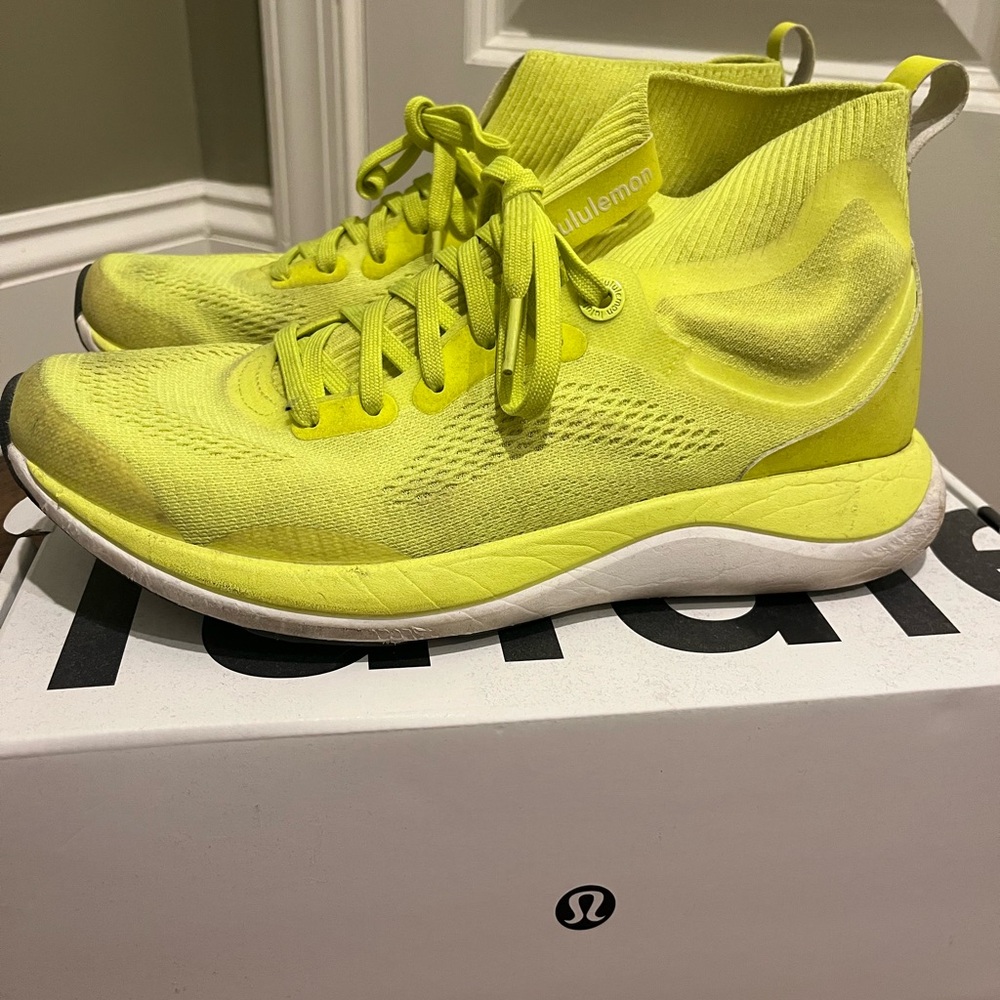 Lululemon Athletica Women’s Chargefeel Mid Sneaker